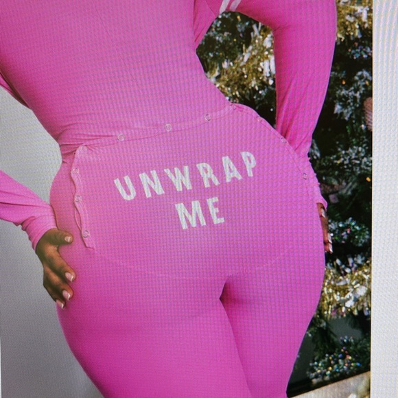 Fashion Nova onsie - Picture 3 of 7